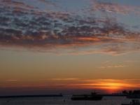 Horizont und Wolken leuchten